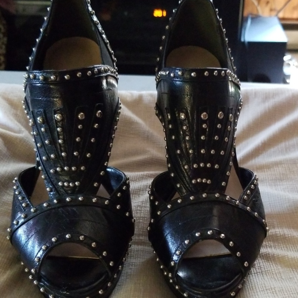 Shoes - Picture 3 of 8